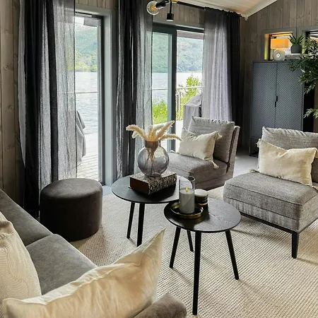 Luxury By The Fjord In Ranvik Vakantiehuis Eidsvåg