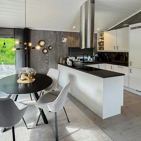 Luxury By The Fjord In Ranvik Vakantiehuis