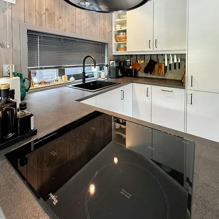 Luxury By The Fjord In Ranvik Vakantiehuis