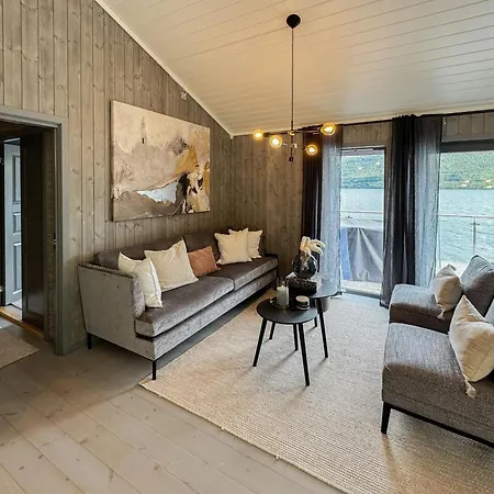 Vakantiehuis Luxury By The Fjord In Ranvik *