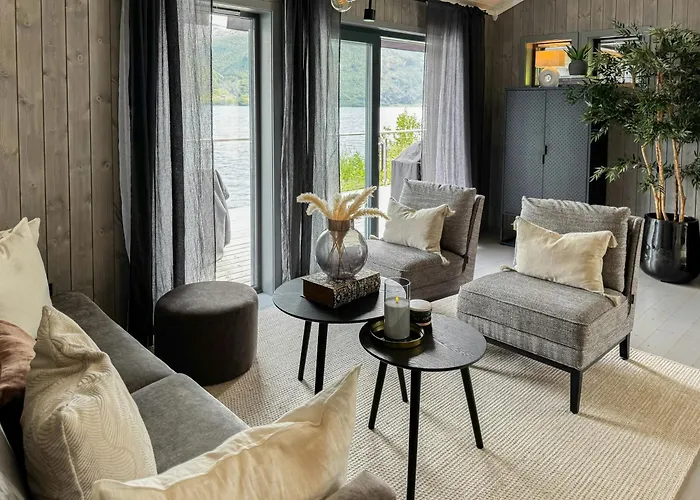 Luxury By The Fjord In Ranvik Vakantiehuis Eidsvåg