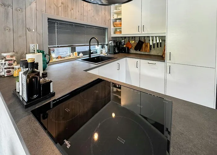 Luxury By The Fjord In Ranvik Vakantiehuis