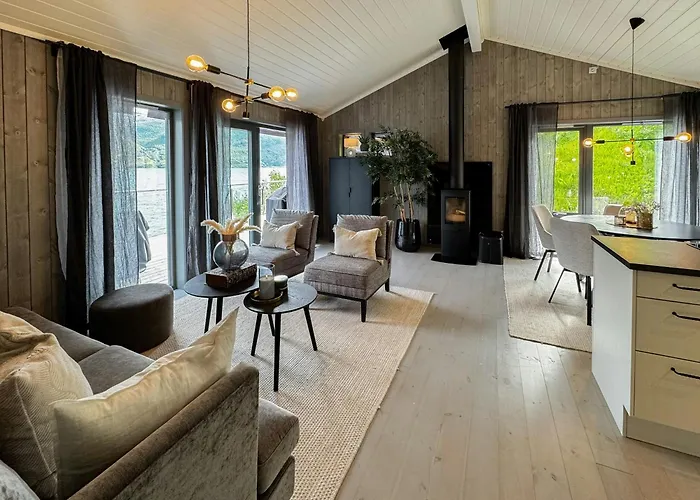 Vakantiehuis Luxury By The Fjord In Ranvik