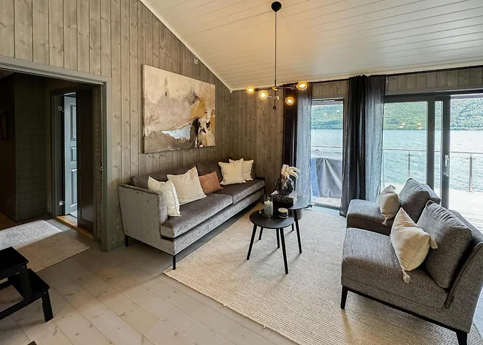 Vakantiehuis Luxury By The Fjord In Ranvik *