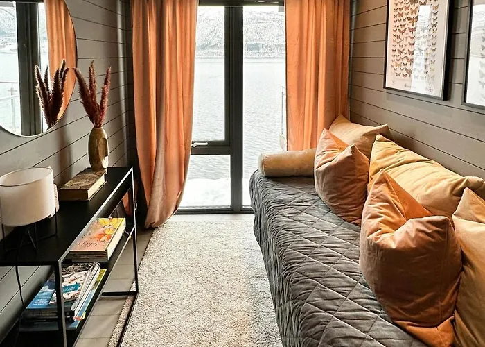 Luxury By The Fjord In Ranvik Vakantiehuis *