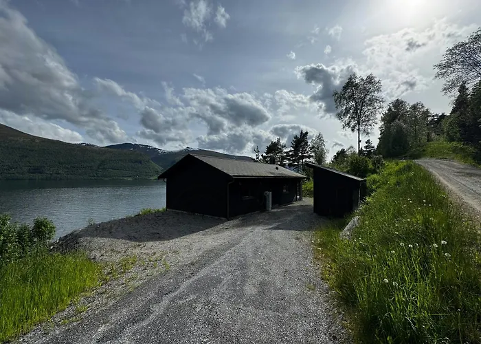Luxury By The Fjord In Ranvik Vakantiehuis